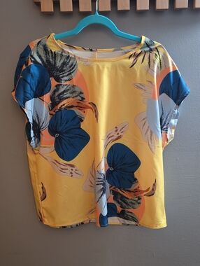 SHEIN Yellow Short-Sleeve Floral Print Top